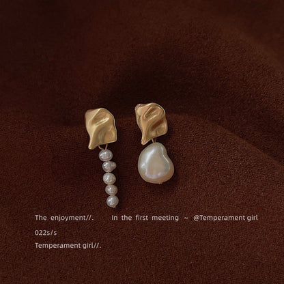 Perrie Pearl Earrings