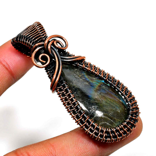 Luna’s Guardian – Labradorite Copper Pendant
