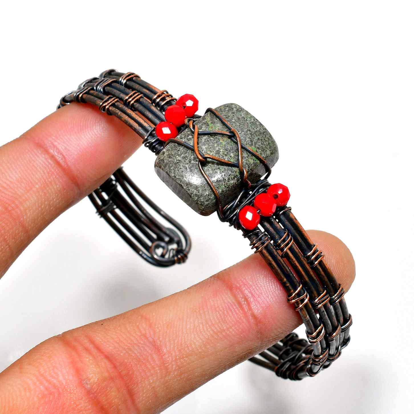 Emerald Ember – Copper-Wrapped Statement Bracelet