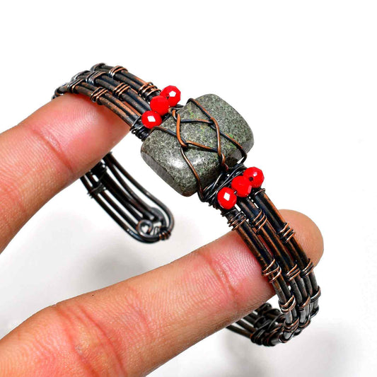 Emerald Ember – Copper-Wrapped Statement Bracelet