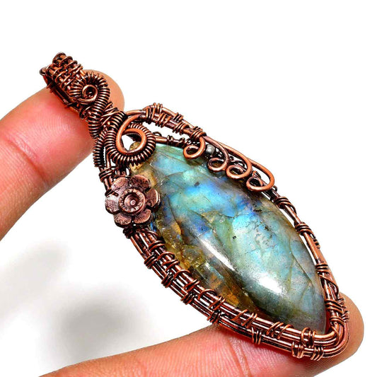 Aurora’s Embrace – Labradorite Copper Pendant