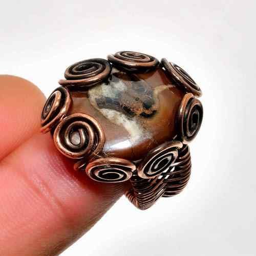 Ember’s Embrace – Agate & Copper Wire Ring