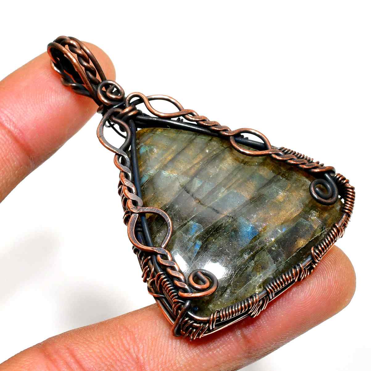 Selene’s Glow – Labradorite Copper Pendant