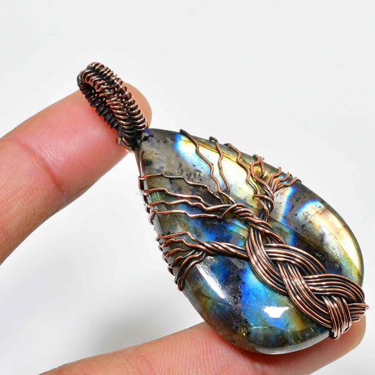 Labradorite Embrace – Oxidized Copper Pendant