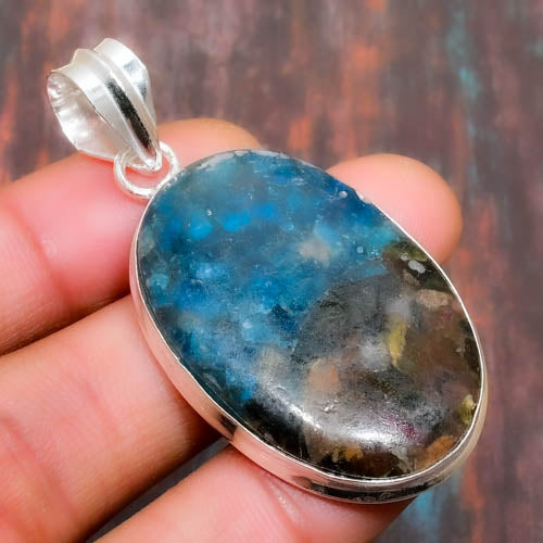 Tranquil Waves – Aquamarine Sterling Silver Pendant