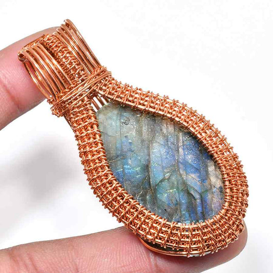 Aurora’s Veil – Rose Gold Labradorite Pendant
