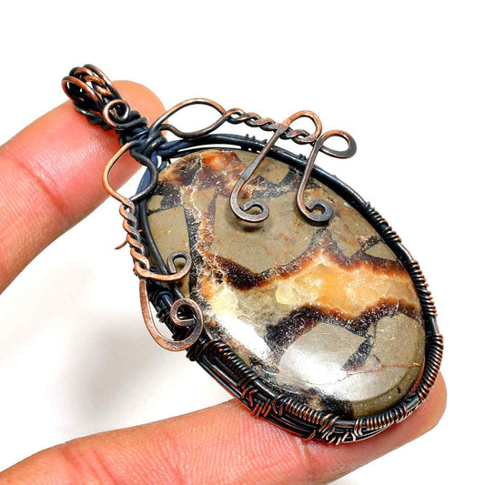 Earth’s Embrace – Agate & Blackened Copper Pendant