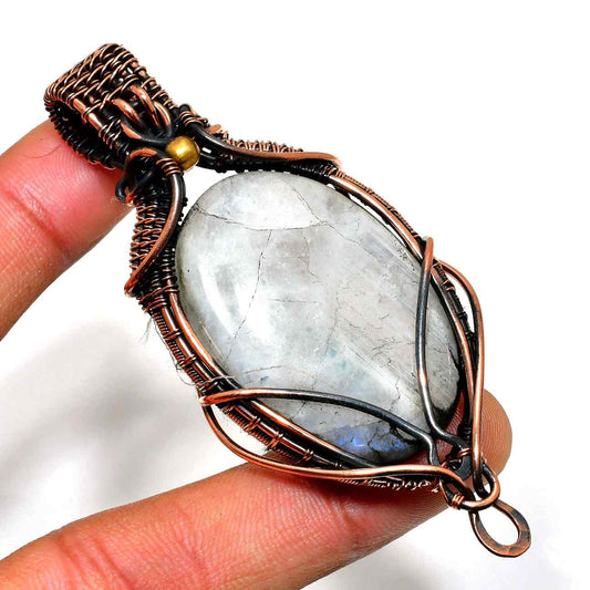 Moonlight Veil – Labradorite Copper Pendant