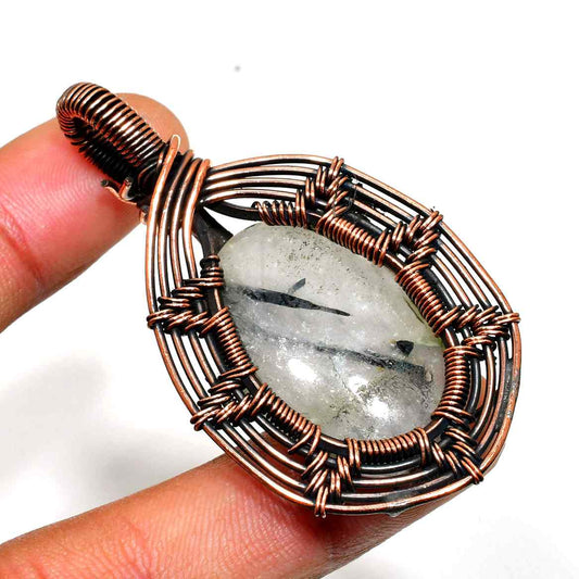 Celestial Harmony – Labradorite Copper Pendant