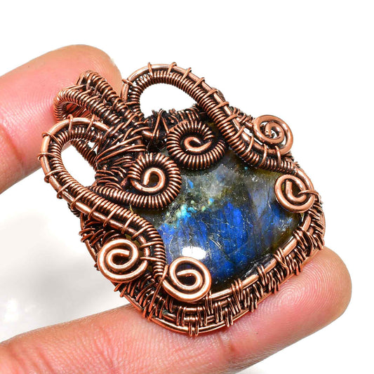 Luna’s Insight – Labradorite Copper Pendant