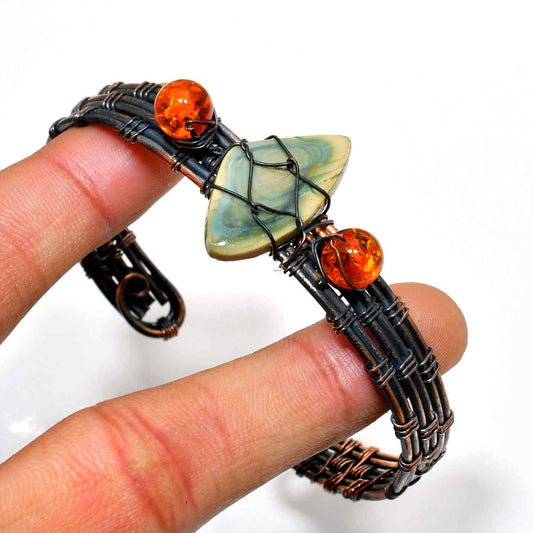 Verdant Ember – Wire-Wrapped Green Stone & Amber Bracelet