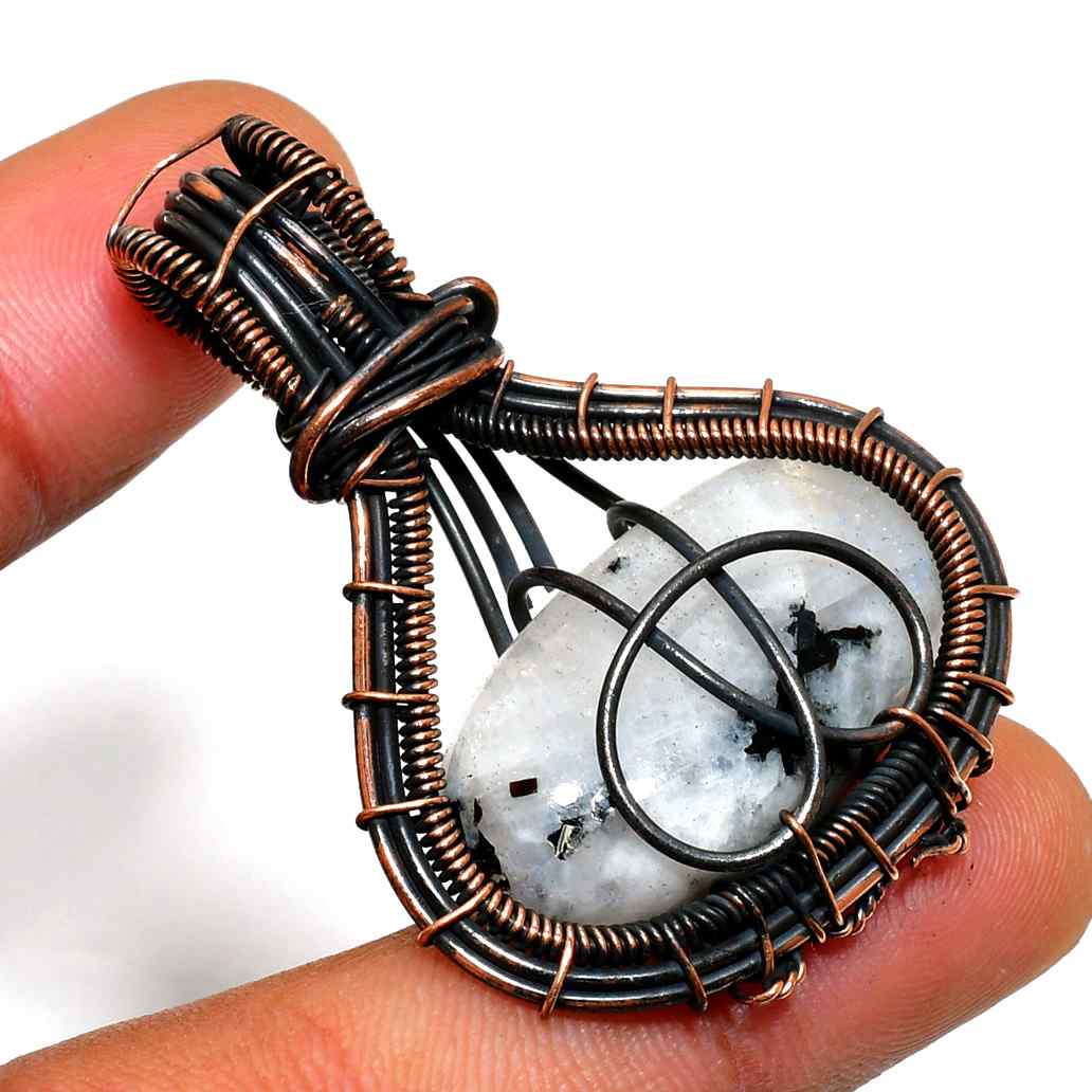 Harmony’s Embrace – Raw Crystal Copper Pendant