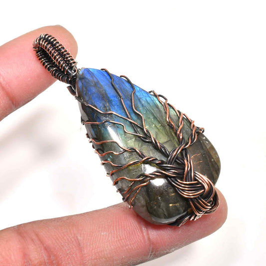 Mystic Willow – Copper-Wrapped Labradorite Pendant