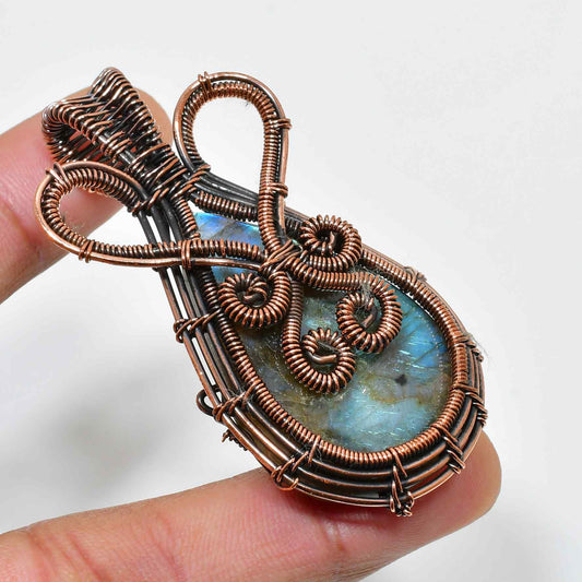 Celestial Glow – Labradorite & Copper Pendant