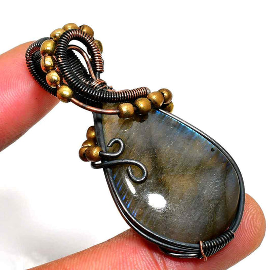 Selene’s Glow – Labradorite & Copper Pendant