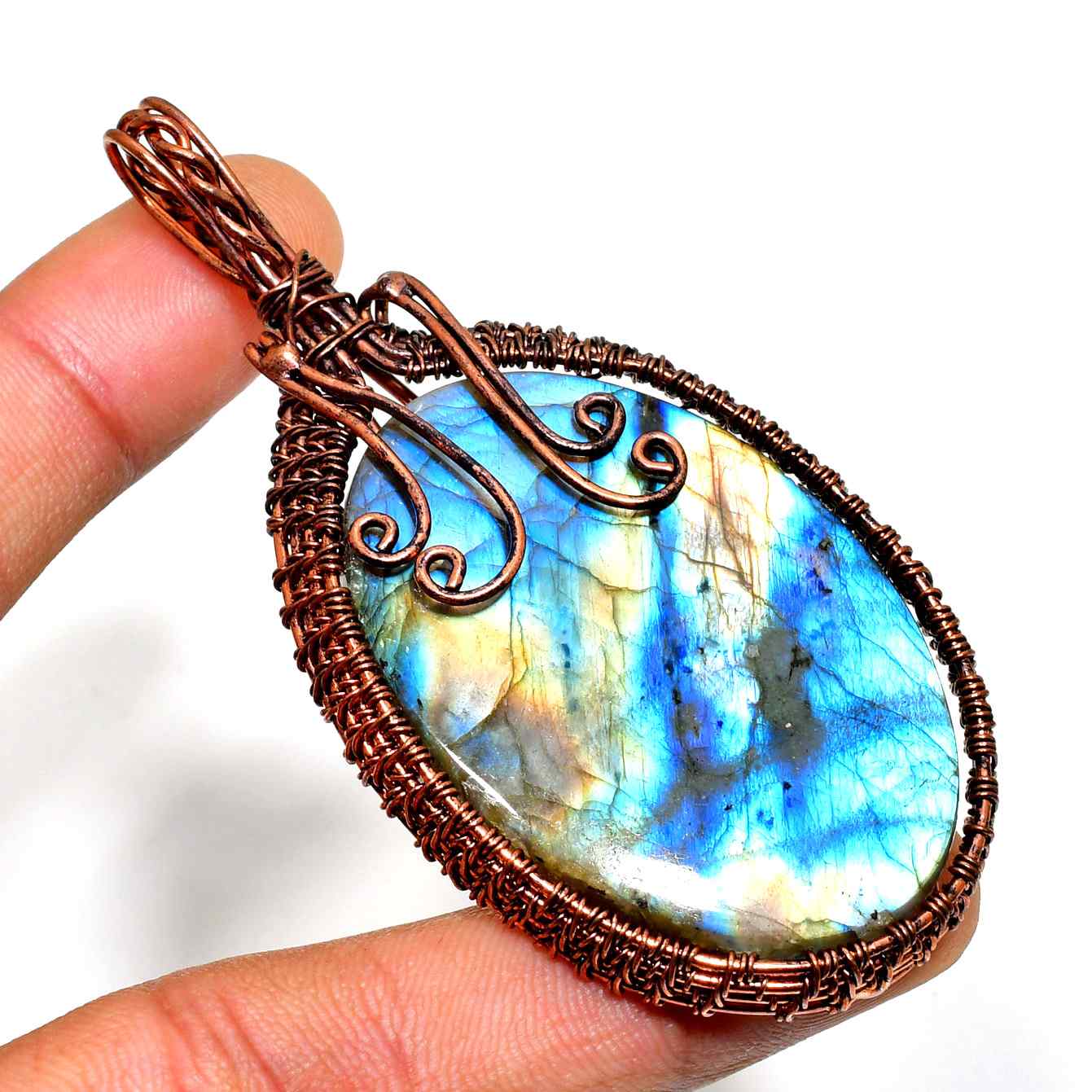 Luna’s Glow – Labradorite Copper Pendant