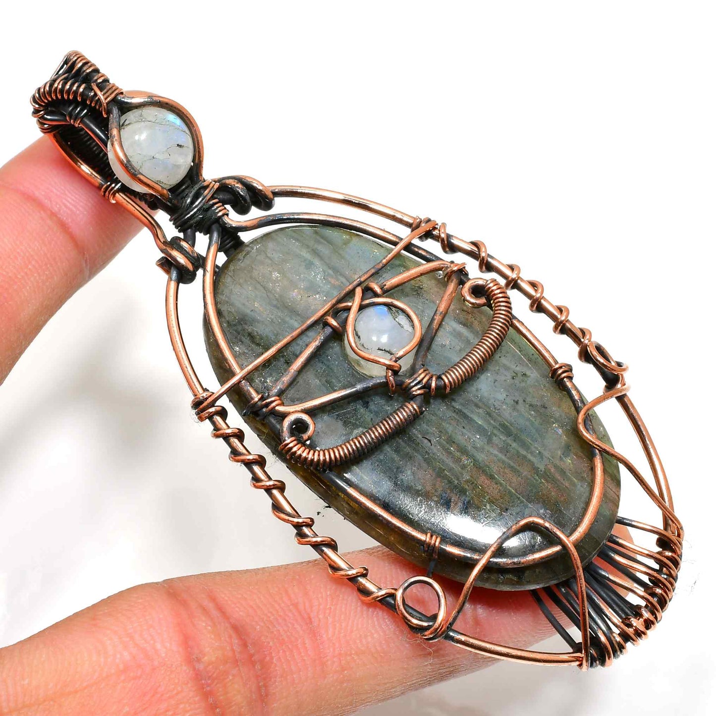 Luna’s Veil – Labradorite Copper Pendant