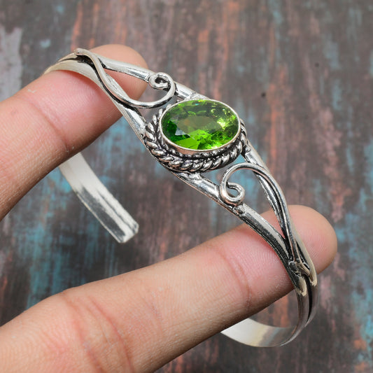 Eden’s Embrace – Peridot Silver Cuff