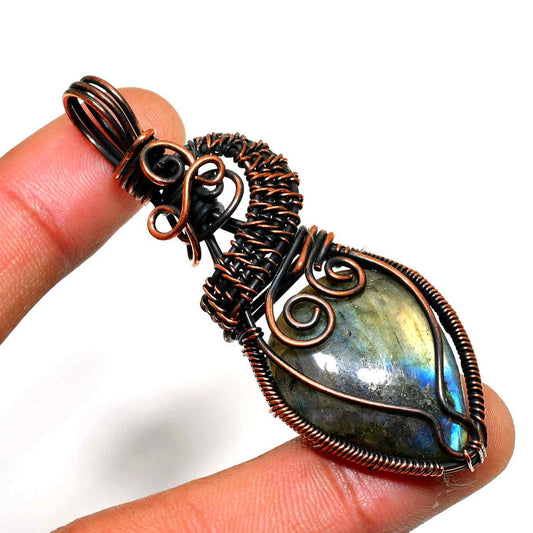Aurora’s Veil – Labradorite & Oxidized Copper Pendant