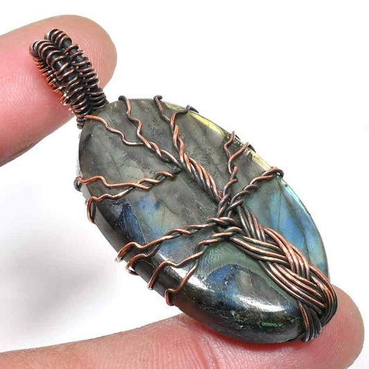 Luna’s Harmony – Labradorite Copper Pendant