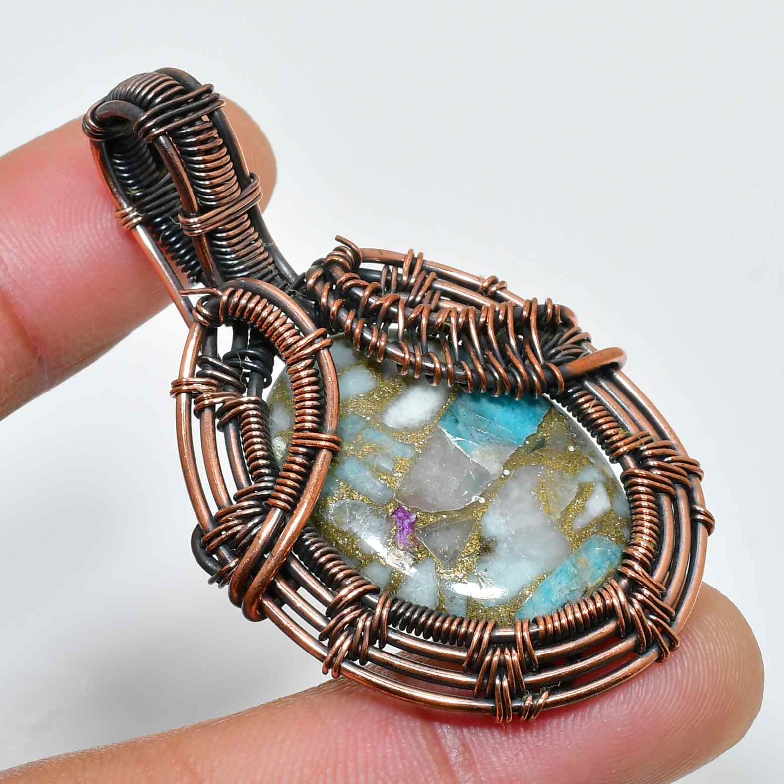 Aurora’s Embrace – Labradorite Copper Pendant