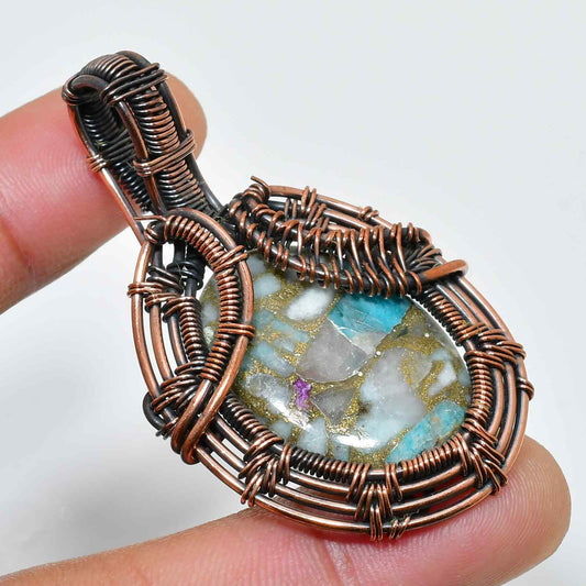 Aurora’s Embrace – Labradorite Copper Pendant