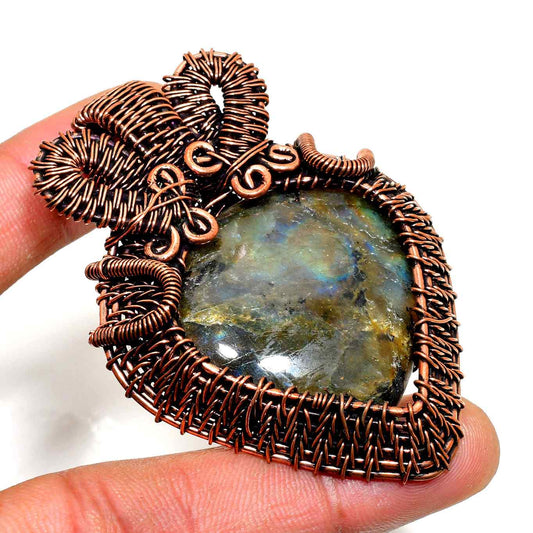 Selene’s Shimmer – Labradorite Copper Pendant