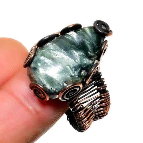 Luna’s Embrace – Copper-Wrapped Labradorite Ring