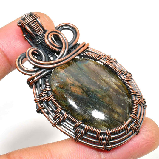 Selene’s Veil – Labradorite Copper Pendant