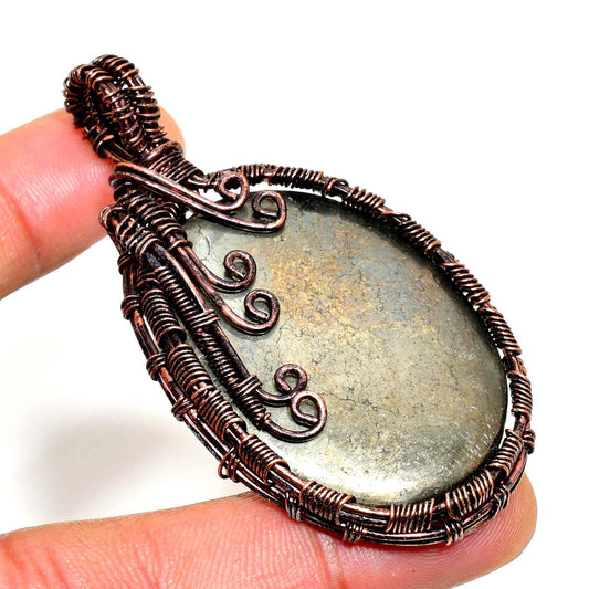 Nature’s Embrace – Labradorite Copper Pendant