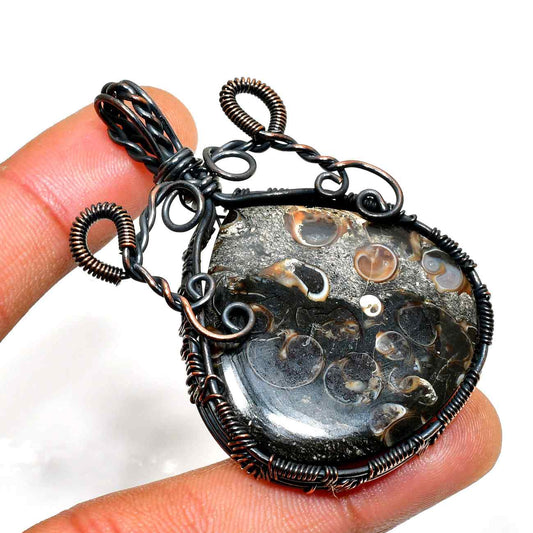Gaia’s Embrace – Agate Copper Pendant
