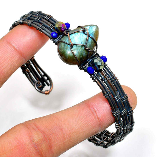 Aurora’s Embrace – Labradorite Wire Cuff