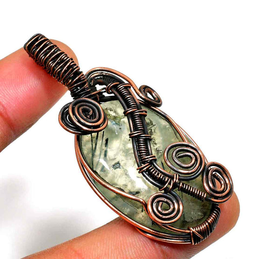 Ivy’s Embrace – Green Gem Copper Pendant