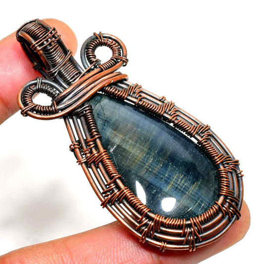 Selene’s Glow – Labradorite Copper Pendant
