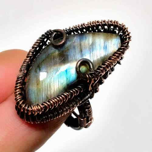 Luna’s Aura – Labradorite Copper Ring