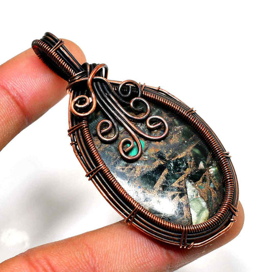 Selene’s Veil – Labradorite Copper Pendant