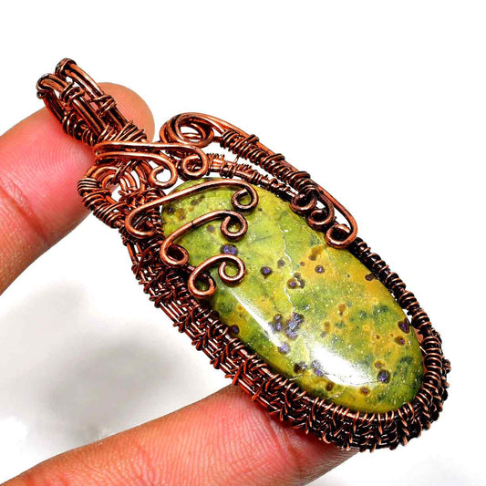Verdant Embrace – Copper Wire Pendant