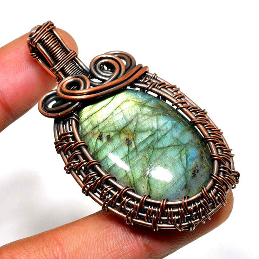 Luna’s Shimmer – Labradorite Copper Pendant