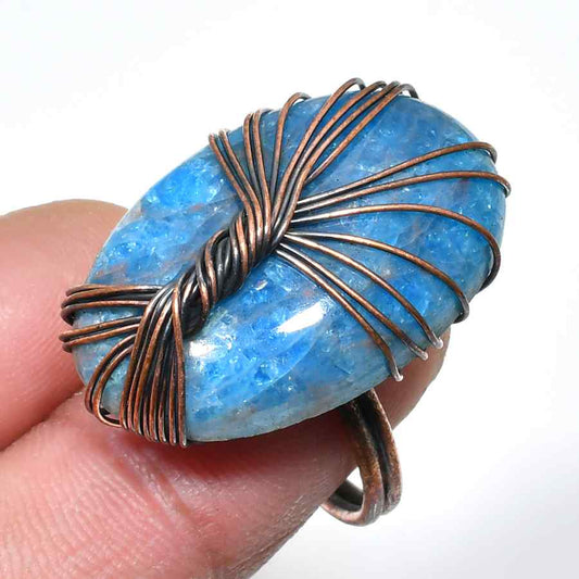 Aqua Veil – Copper-Wrapped Aquamarine Pendant