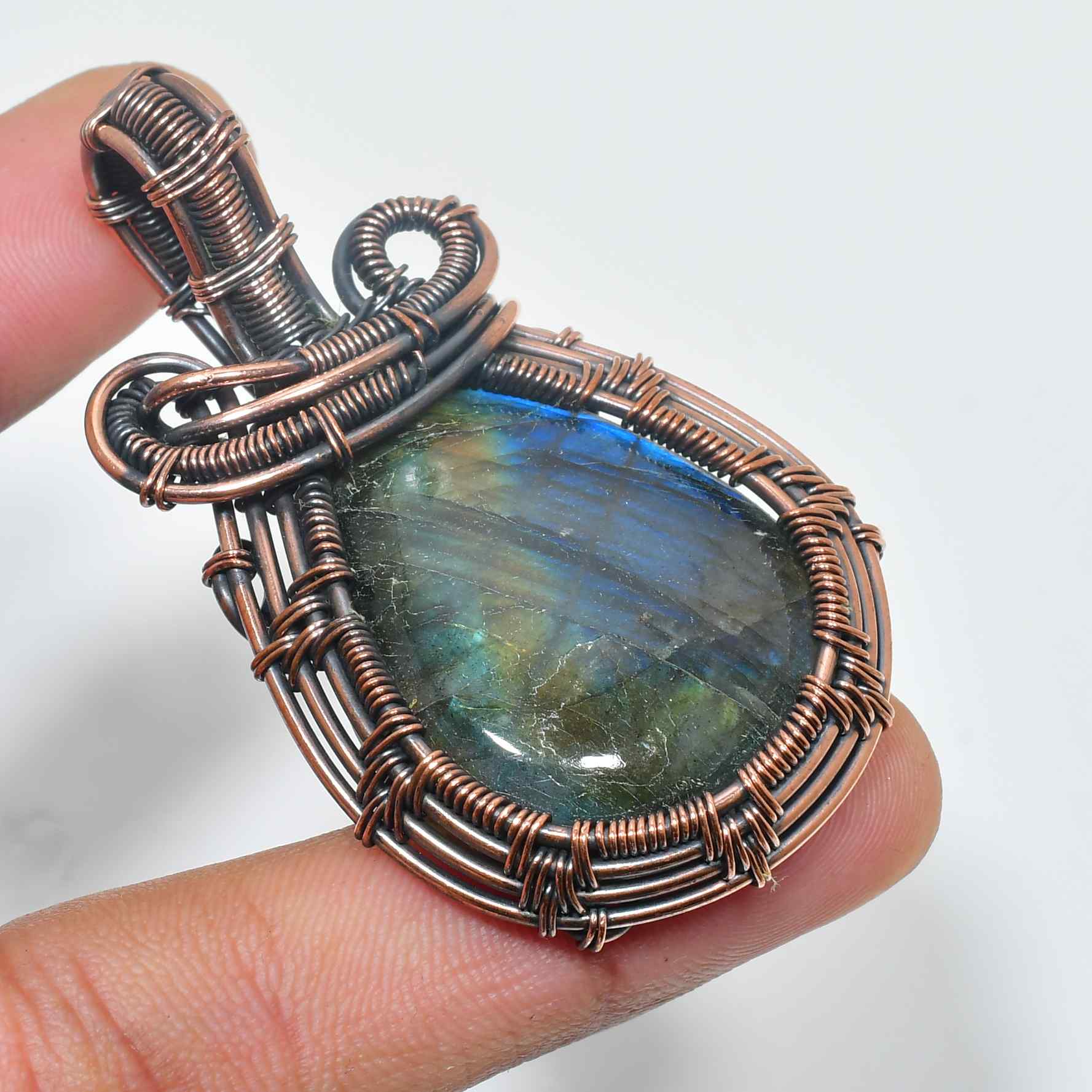 Aurora’s Radiance – Labradorite Copper Pendant