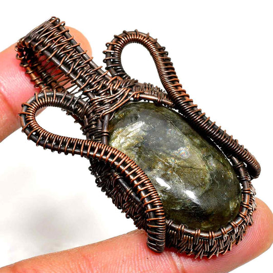 Celestial Embrace – Labradorite & Copper Pendant