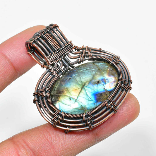 Celestial Embrace – Labradorite Copper Pendant