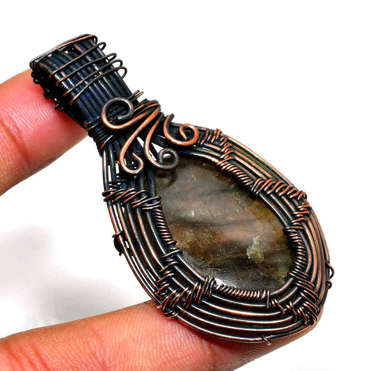 Ember’s Eye – Labradorite Copper Pendant