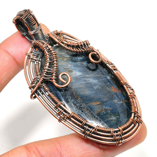 Nocturne’s Glow – Labradorite Copper Pendant