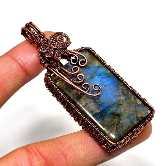 Nova’s Aura – Labradorite & Copper Pendant