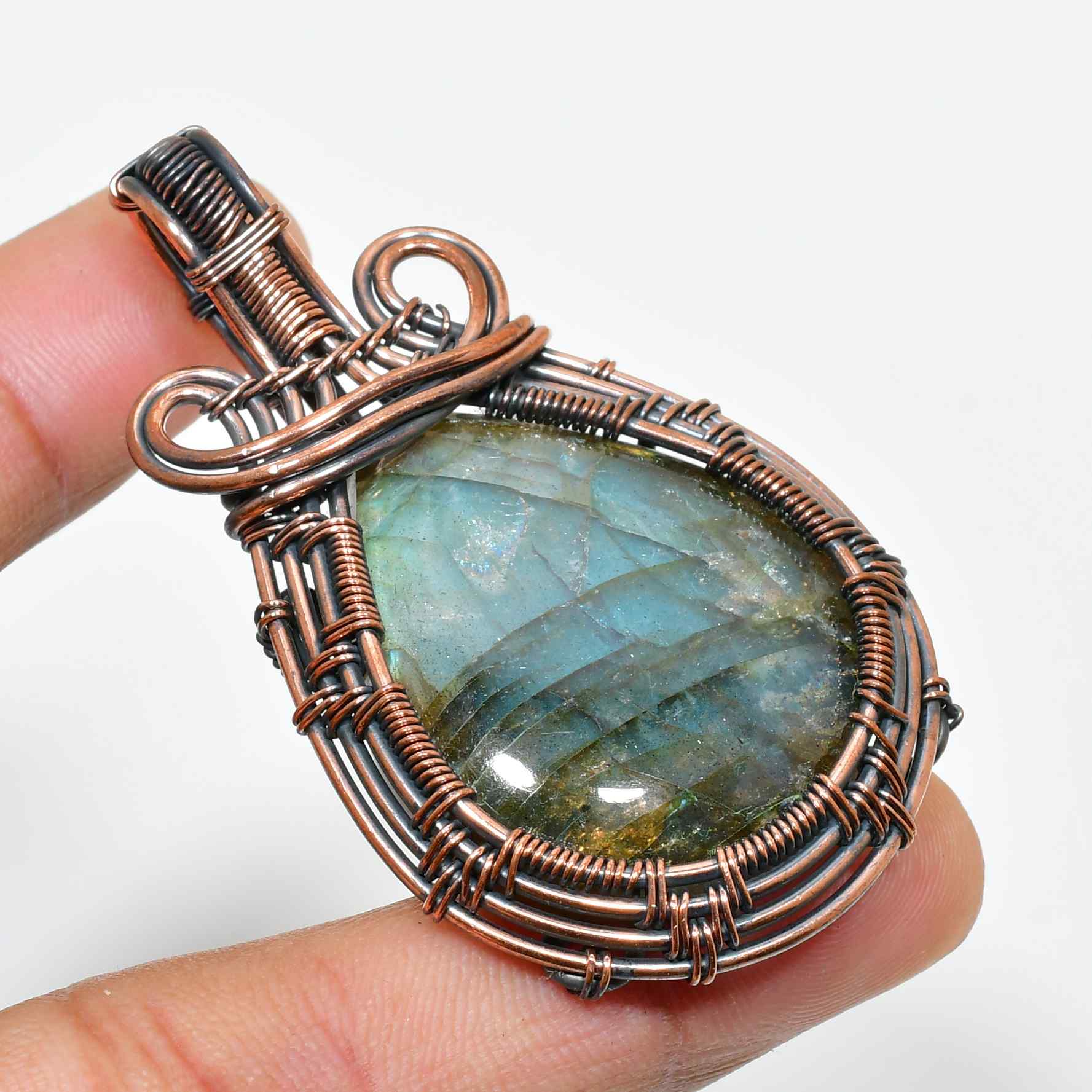 Aurora’s Embrace – Labradorite Copper Pendant
