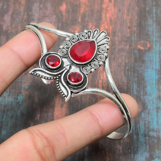 Crimson Muse – Silver Filigree Cuff
