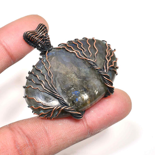 Midnight Muse – Labradorite & Copper Pendant