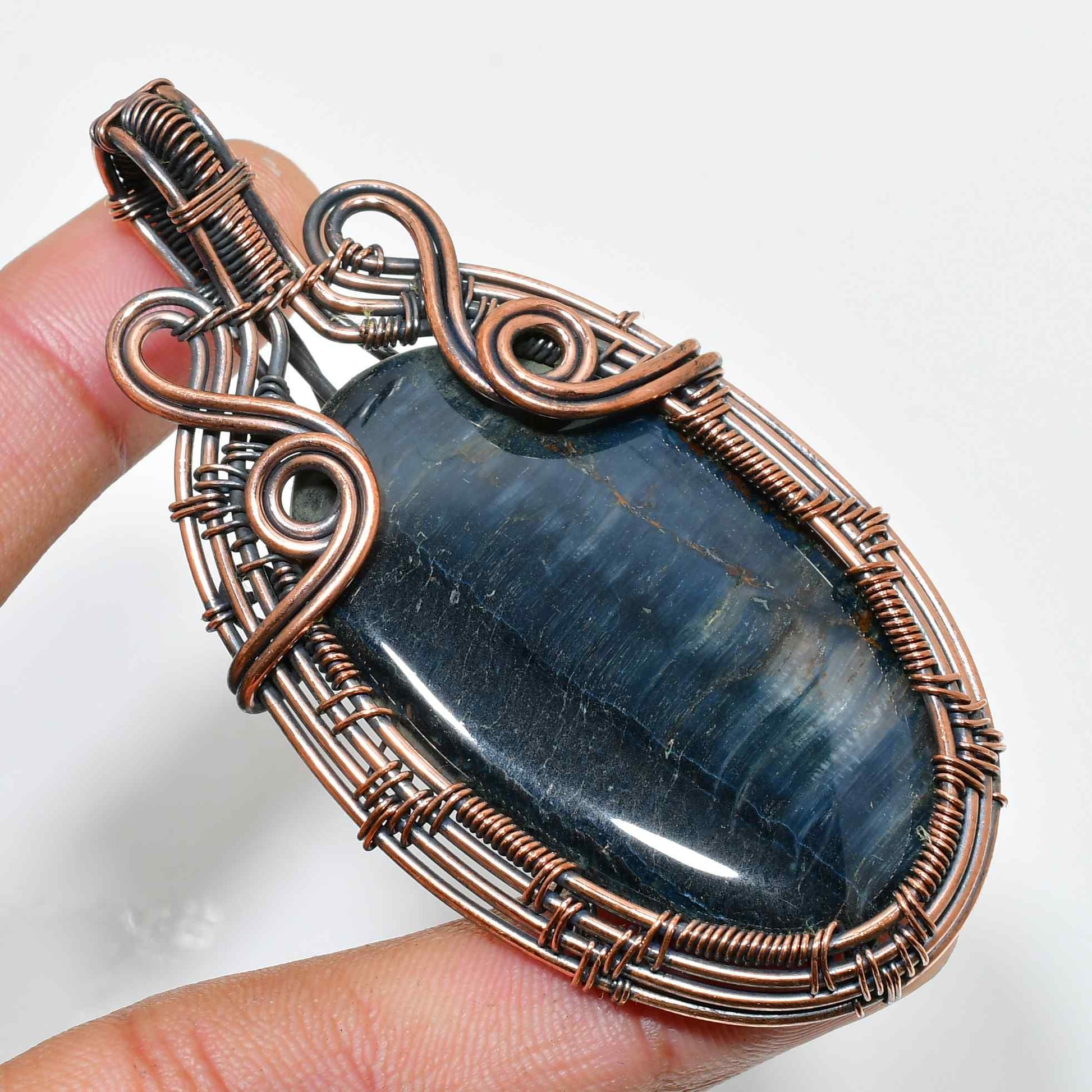 Mystic Night – Labradorite & Oxidized Copper Pendant