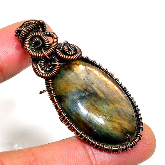 Celestial Embrace – Labradorite Copper Pendant